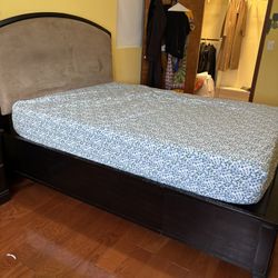 QUEEN BED AND 1 NIGHSTAND