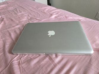 Macbook Pro (2010) - 16gb DDR3 Ram/500gb hard drive
