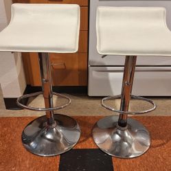 2 Bar Stools White Leather & Chrome