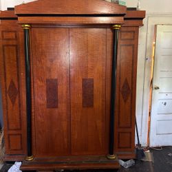Vanity Closet With Drawer’s 