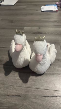Girls Carter house slippers size 13/1