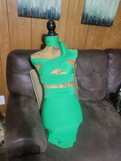 Mannequin dress included
