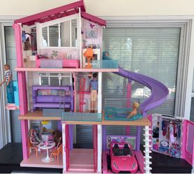 Barbie dream house + accessories