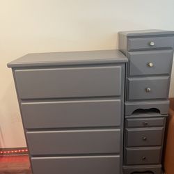 Bedroom Set! Dresser & 2 Matching Night Stands!