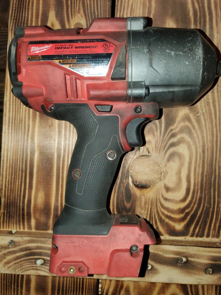 Milwaukee 18v 1/2" Sq Ring Impact Driver