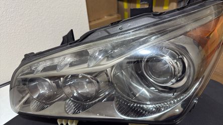 2011-2014  INFINITI QX56 QX80 Headlight Left Side 