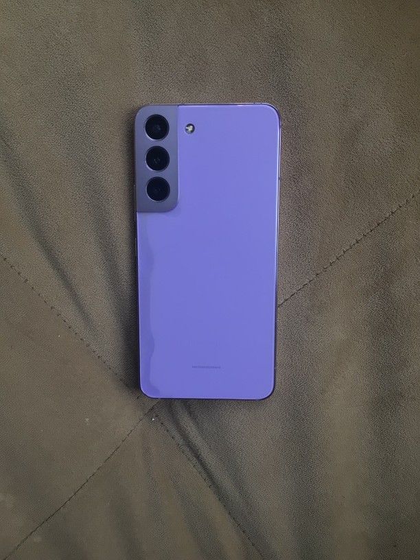 Samsung Galaxy S22 -- Lilac -- Unlocked
