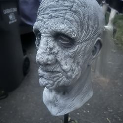 Tons of Halloween Decorations & Props, fun stuff!!