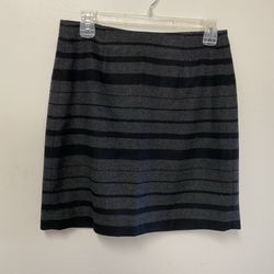 Women’s BANANA REPUBLIC polyester/Wool Black & Gray Skirt… Size 4