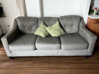 Free couch (you pick up)