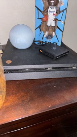 ps4 slim in great condition with games and 2 controllers