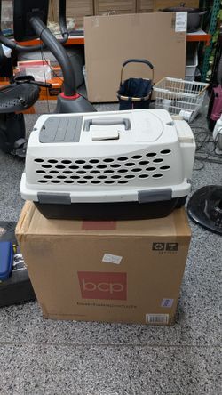 Petmate Hard-Sided Pet Carrier. Kennel cab. Small. $10 price is firm