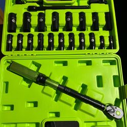 ETOOLAB  1-2 Inch Drive Click Torque Wrench with Case Included