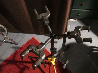Hercules triple guitar stand