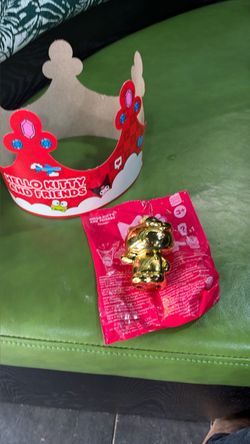 Burger King Gold Hello Kitty