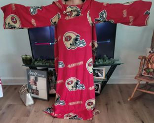 San Francisco 49ers Fleece Sleeved Blanket