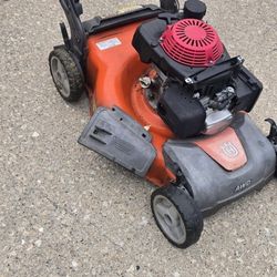 Lawnmower Hasqawarna Self Propelled Side Discharge 22inch Cut 