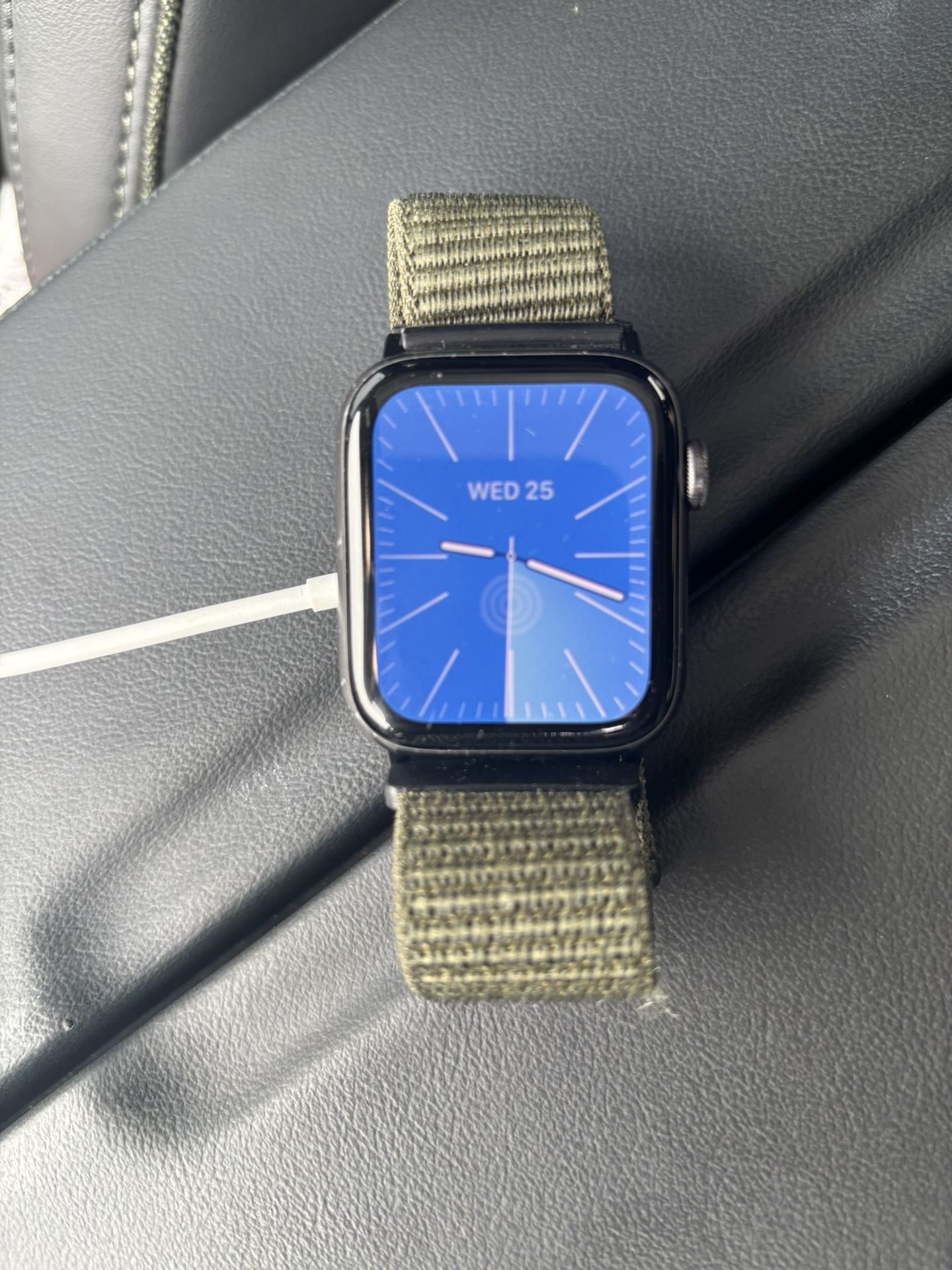 Apple Watch SE (1st Gen) - Used Very Good
