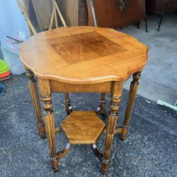 Reduced $60 Beautiful antique solid wood accent/foyer/entry table
