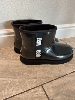 Uggs Big Kids Size 6