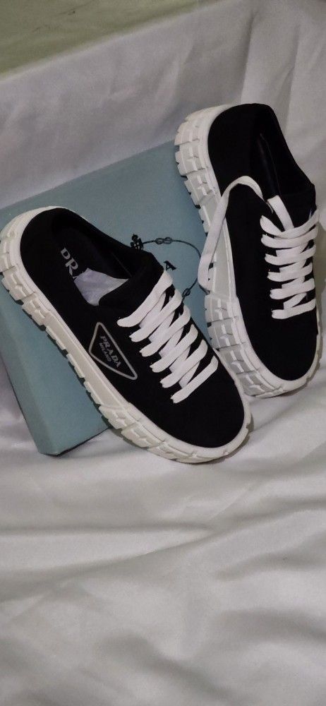 Top Quality Woman Sneakers Size 37/6