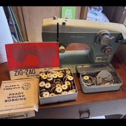 Vintage Working Sewing Machine 