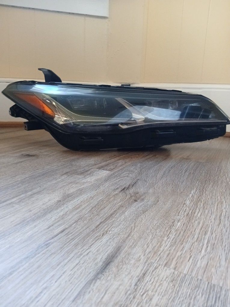 Toyota Avalon Headlight