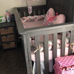 Ozlo Baby Gray Wodden 4-in-1 Convertible Crib