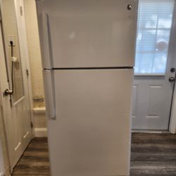 Refrigerator General Electric  66.5 By 31 Inches