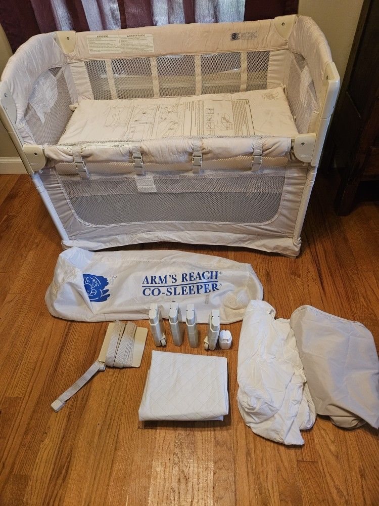 Arms Reach Concepts Ideal Ezee 3 In 1 Pack N Play/ Bassinet/ Co- Sleeper with Extra Accessories- Leg Extenders, Sheets & Mattress Pad
