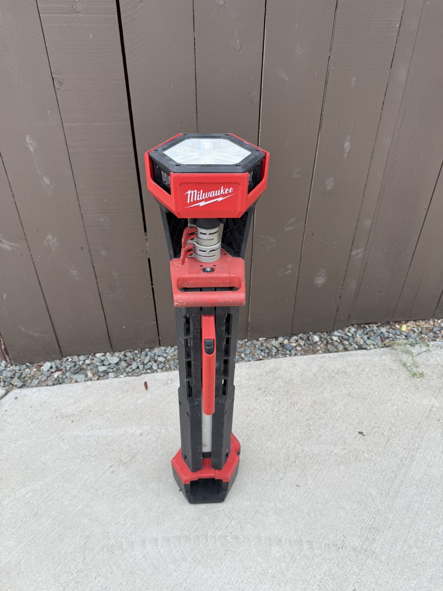 Milwaukee M18-Volt Lithium Cordless Led Light