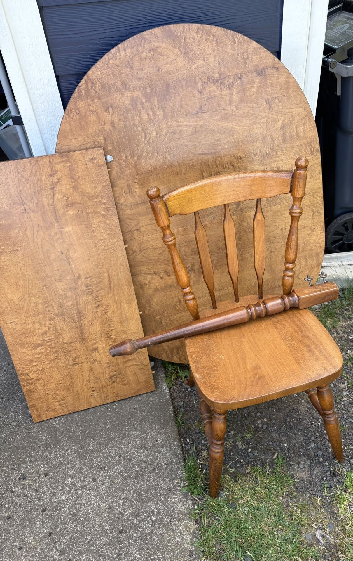 Nice solid Dining table With Leaf And 6 Chairs