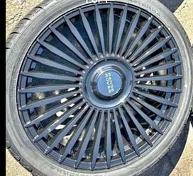 Range Rover hse sport 22” new monsory style 22” Blk rims tires with floating caps . New pkg deal
