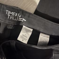 Women’s Black Skinny Jeans 