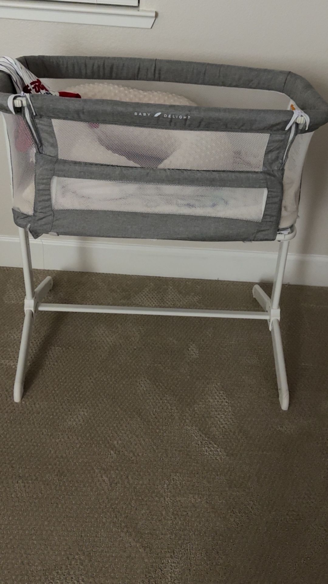 Bassinet Like New Bedside
