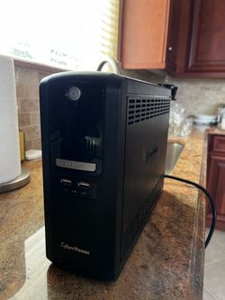 CyberPower CST135XLU Battery Backup