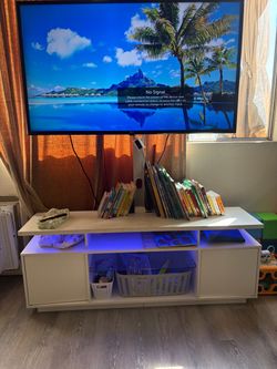 Tv & entertainment center