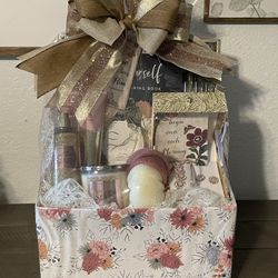 Women’s Bath & Bodyworks Gift basket