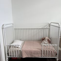 Toddler Bed - Million Dollar Baby Abigail