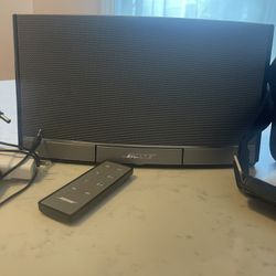 Bosé Speaker With iPod Doc With Charger And Portable Bag And The Bluetooth Conector Sounds Really Good
