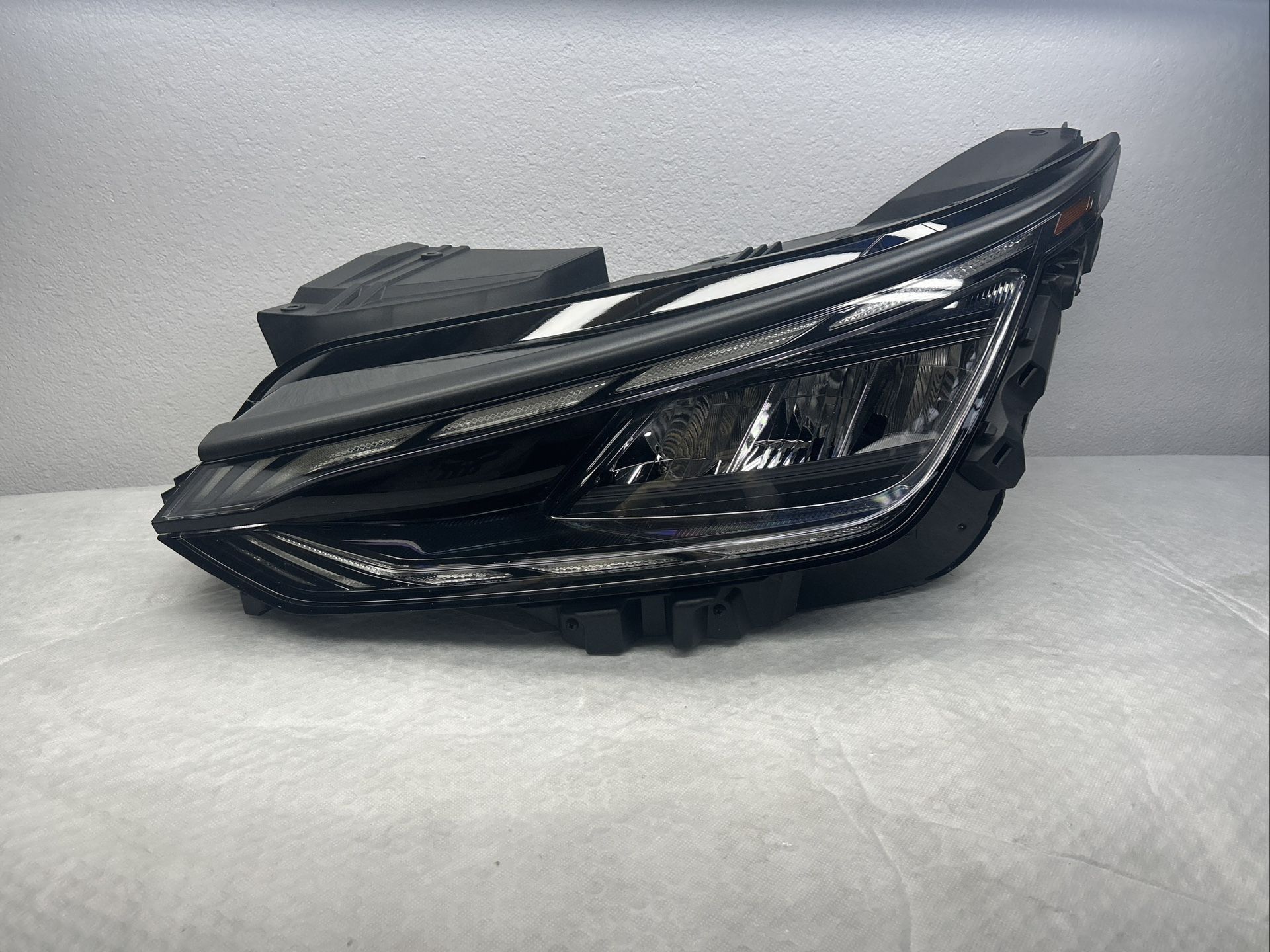22-24 Kia Ev6 Driver Side LT Headlight OEM
