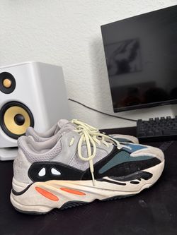 Adidas Yeezy Boost 700