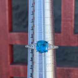 Beautiful Cocktail Ring Gorgeous Blue Topaz Like Stone Only Interested Parties Please 