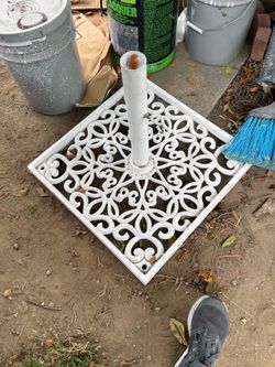 Patio set with heavy duty base