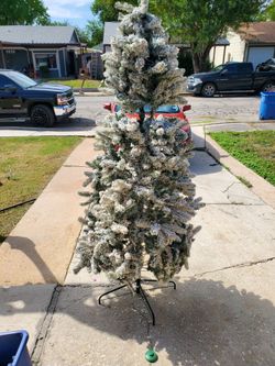 6FT Flocked Pre-Lit Christmas Tree