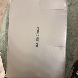BALENCIAGA