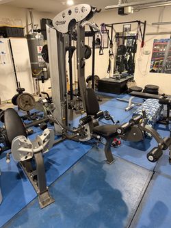 Hoist V5 home gym with leg press attachment
