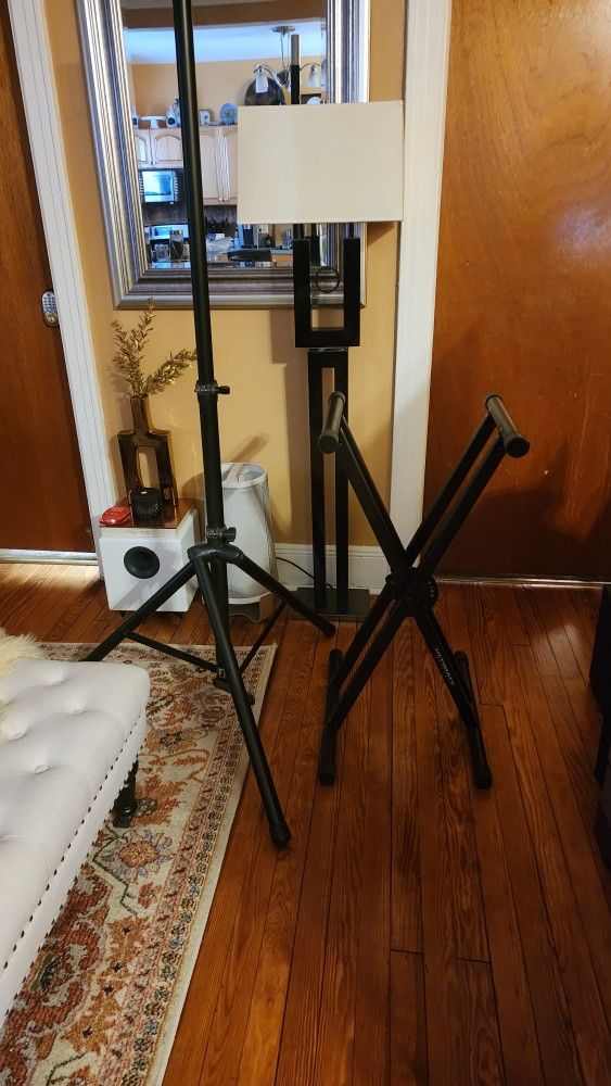 Ultimate Support TS-80B Original Series Aluminum Tripod Speaker Stand with
Keyboard Stand (IQ-X-3000)