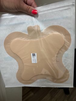 Sacral foam border dressings