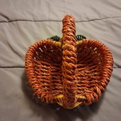 Apple Wicker Basket 